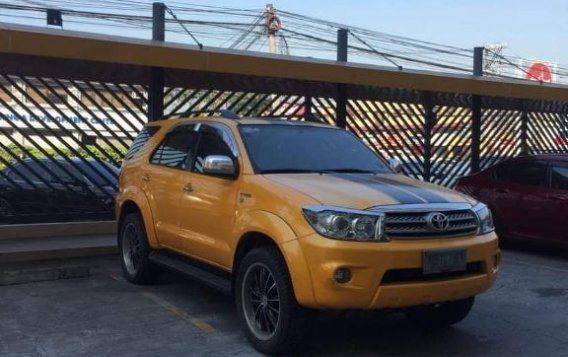 Yellow Toyota Fortuner 2009 for sale in Quezon City-4