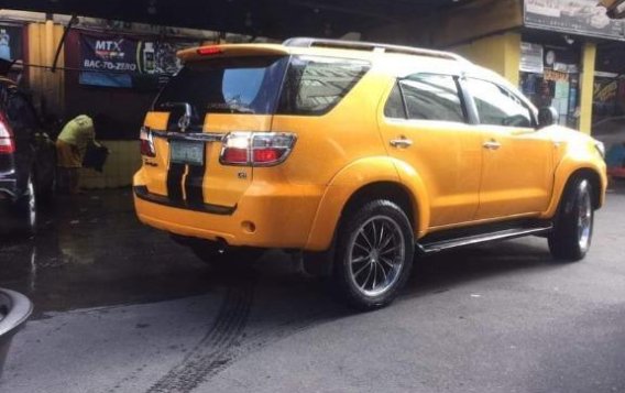 Yellow Toyota Fortuner 2009 for sale in Quezon City-3