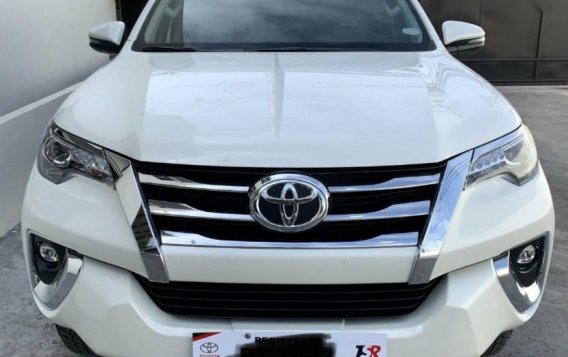 Selling White Toyota Fortuner 2020 in Manila