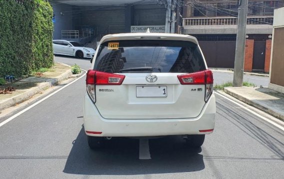 White Toyota Innova for sale in San Juan-8