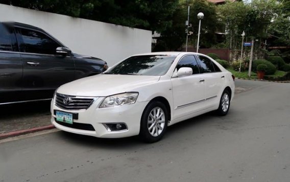 Pearl White Toyota Camry for sale in Quezon City