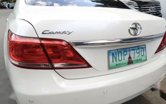 Pearl White Toyota Camry for sale in Quezon City-9