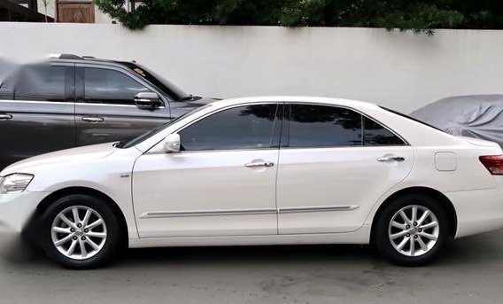 Pearl White Toyota Camry for sale in Quezon City-1