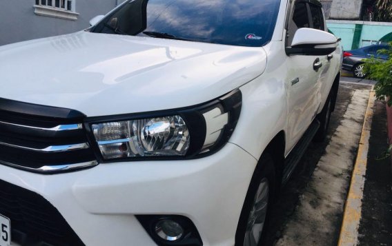 White Toyota Hilux for sale in Caloocan-2