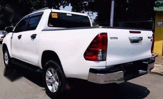 White Toyota Hilux for sale in Caloocan-6