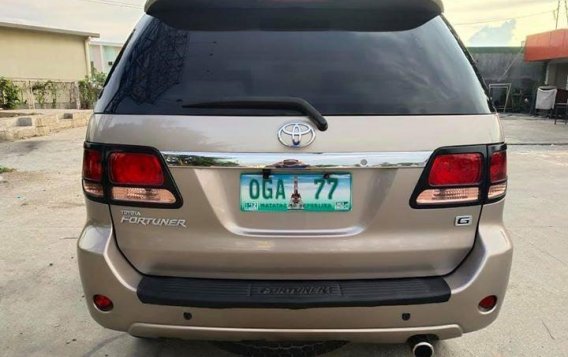 Selling Gold Toyota Fortuner 2006 SUV in Manila-4