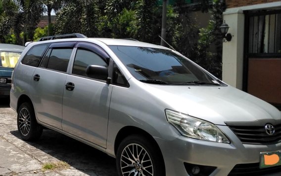 Selling Silver Toyota Innova 2012 in Las Piñas-2