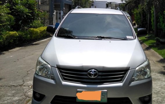 Selling Silver Toyota Innova 2012 in Las Piñas-5