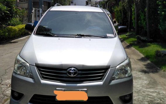 Selling Silver Toyota Innova 2012 in Las Piñas-3