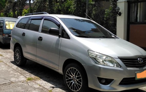 Selling Silver Toyota Innova 2012 in Las Piñas-1