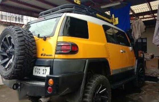 Yellow Toyota Fj Cruiser for sale in Malabon-2