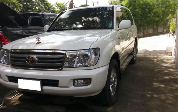 Sell White Toyota Land Cruiser in Quezon City