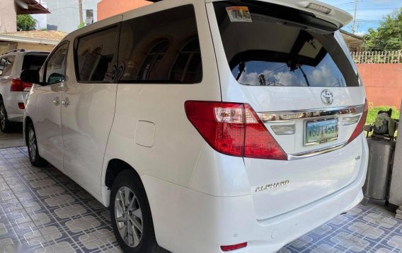 Selling White Toyota Alphard 2013 in Quezon City-1