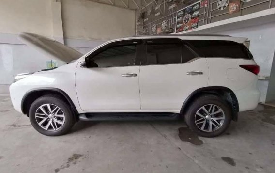 Pearl White Toyota Fortuner for sale in Manila-7