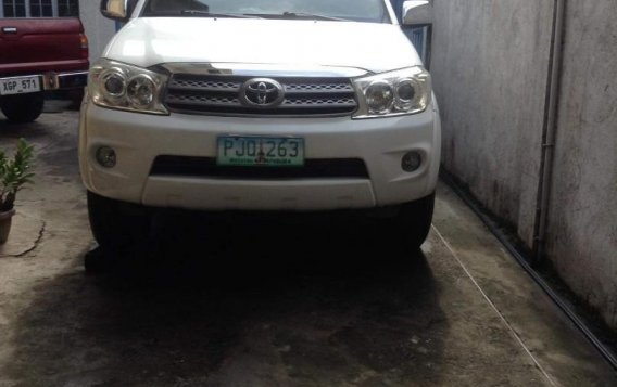 Selling Pearl White Toyota Fortuner 2011 in Marikina
