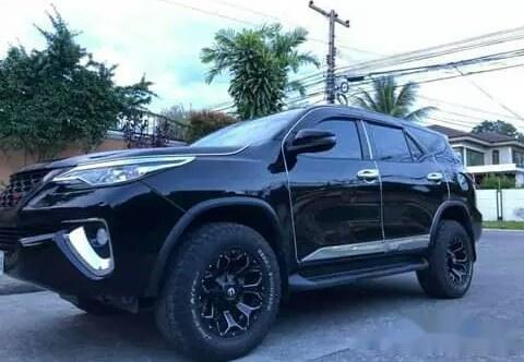Selling Black Toyota Fortuner 2018 SUV / MPV in Manila-1