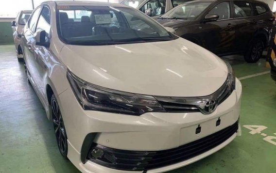 White Toyota Corolla altis 2020 for sale in Makati-2