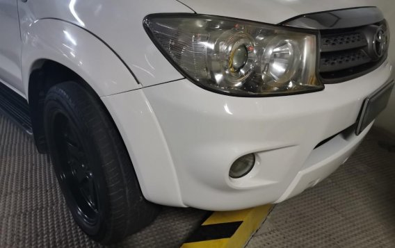 White Toyota Fortuner 2010 for sale in Las Pinas-6