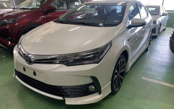 White Toyota Corolla altis 2020 for sale in Makati-1