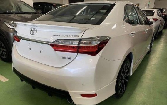 White Toyota Corolla altis 2020 for sale in Makati-4