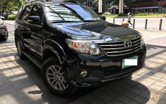 Selling Black Toyota Fortuner 2012 in Manila