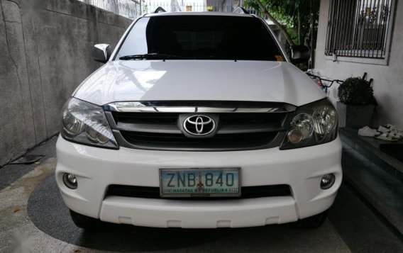 Pearl White Toyota Fortuner 2007 for sale in Manila