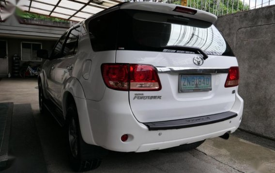 Pearl White Toyota Fortuner 2007 for sale in Manila-4