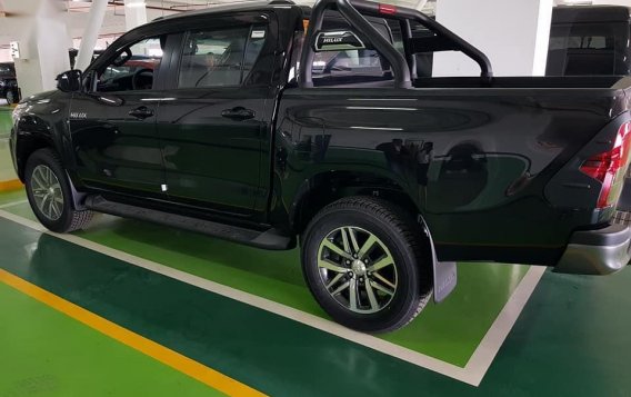 Black Toyota Hilux 2018 for sale in Manila-4