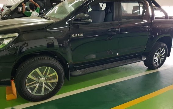 Black Toyota Hilux 2018 for sale in Manila-5
