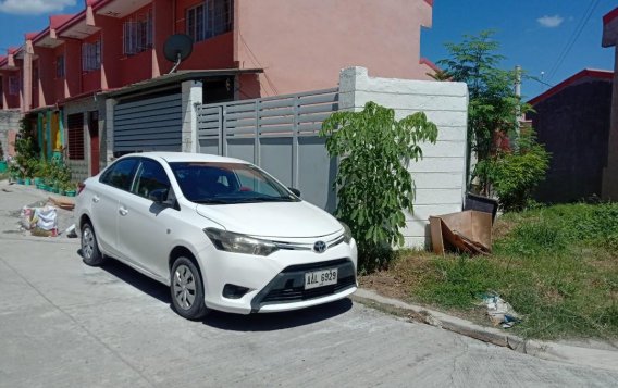 Pearl White Toyota Vios 2014 for sale in Manila