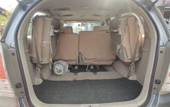 Selling Silver Toyota Innova 2009 in Quezon City-8