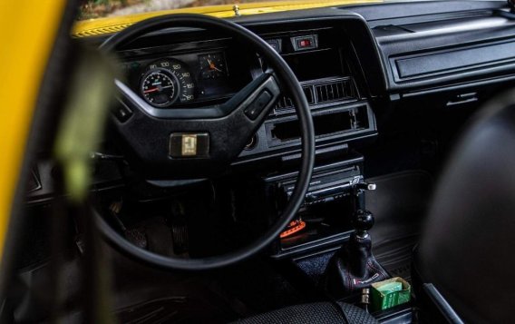 Sell Yellow Toyota Corolla 1983 in Manila-5