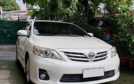 Sell Pearl White 2011 Toyota Corolla Altis in Manila