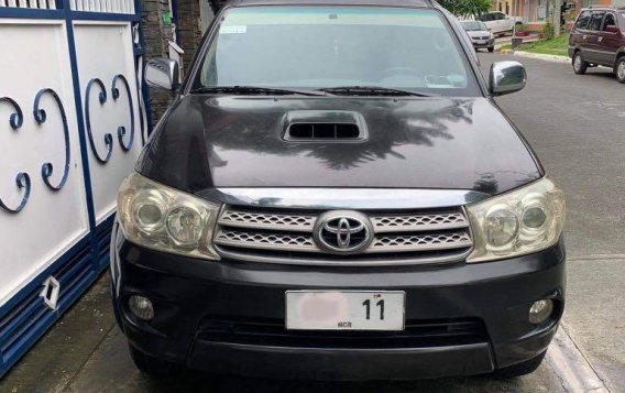 Selling Grey 2009 Toyota Fortuner in Manila-1