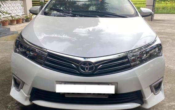 Selling Pearl White Toyota Corolla Altis 2016 in Angat
