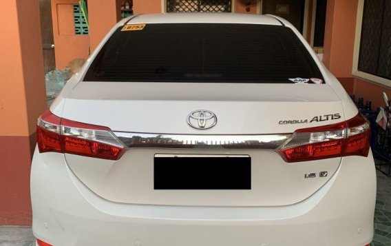 Sell Pearl White 2016 Toyota Corolla Altis in Cebu City-1