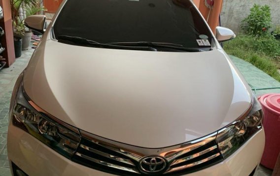 Sell Pearl White 2016 Toyota Corolla Altis in Cebu City