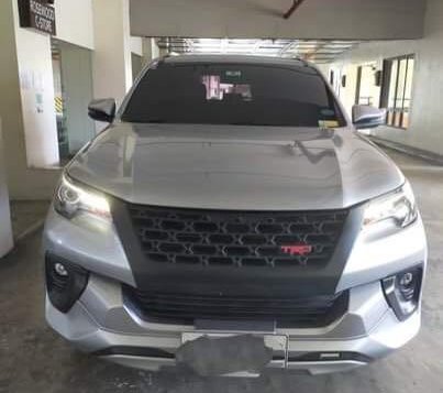 Selling Silver Toyota Fortuner 2018 in Quezon City-3