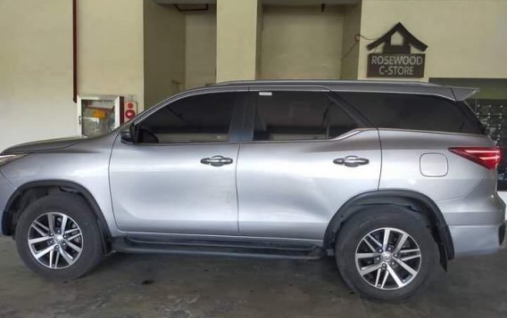 Selling Silver Toyota Fortuner 2018 in Quezon City-4