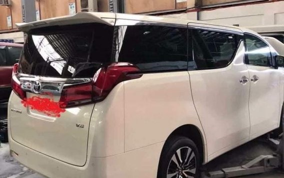Selling White Toyota Alphard 2018 in Pasay-2