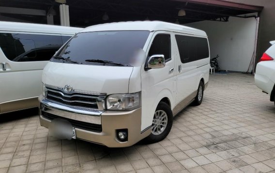 White Toyota Hiace Super Grandia 2017 for sale in Valenzuela