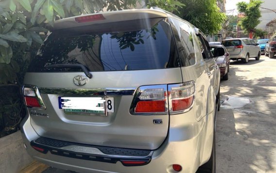 Silver Toyota Fortuner 2009 for sale in Manila-3