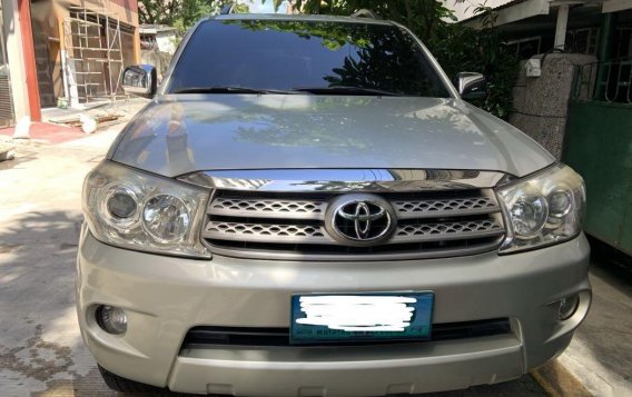 Silver Toyota Fortuner 2009 for sale in Manila-1