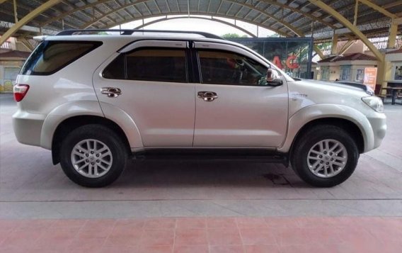 Selling Silver Toyota Fortuner 2010 in Manila-1