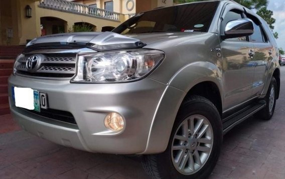 Selling Silver Toyota Fortuner 2010 in Manila