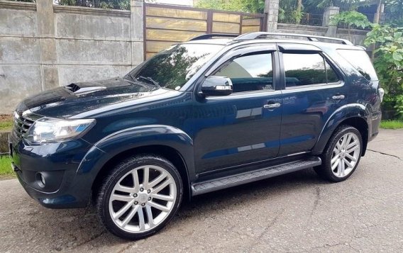 Blue Toyota Fortuner 2014 for sale in Manila