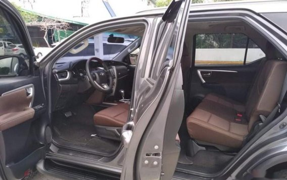 Selling Grey Toyota Fortuner 2018 in Manila-5
