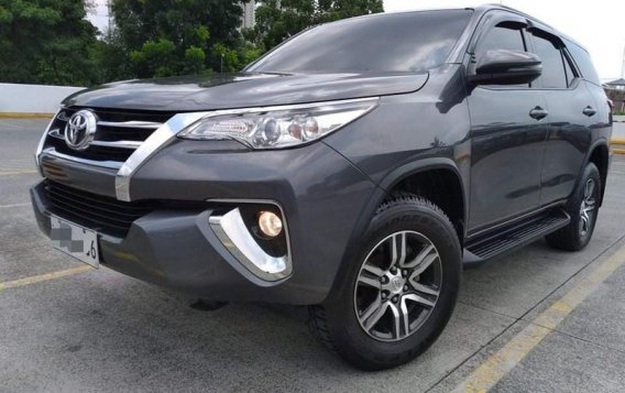 Selling Grey Toyota Fortuner 2018 in Manila