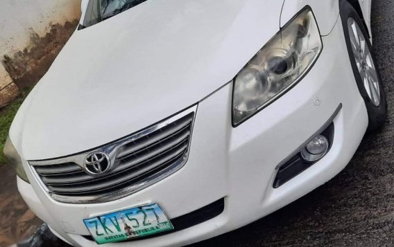 Sell White 2009 Toyota Camry in Makati