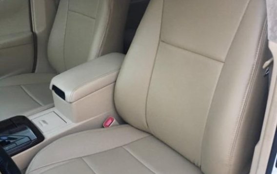 Sell White 2015 Toyota Camry in Parañaque-6